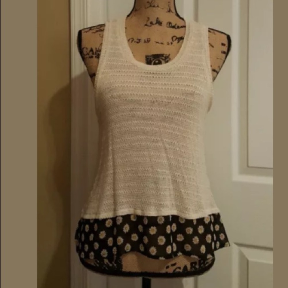 Urban outfitters cooperative crop top daisy small